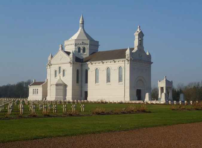 Franse nationale oorlogsbegraafplaats in Notre-Dame de Lorette / Frankrijk