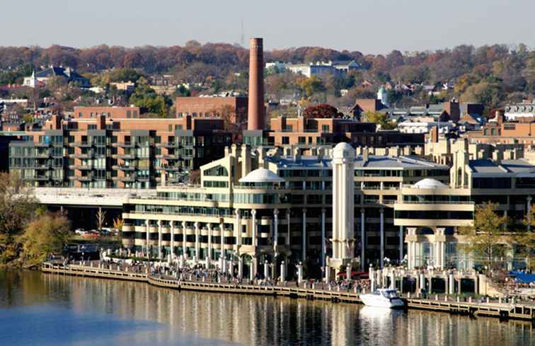 Georgetown Waterfront Restauranger Äta middag på Washington Harbor / Washington, D.C..