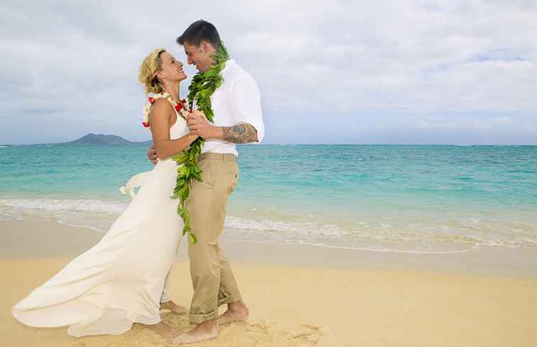 Hawaii Wedding Attire - Do's and Don'ts / Hawaii