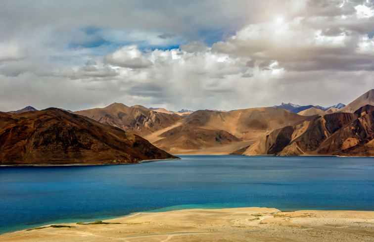 Hoe bezoek Pangong Lake in Ladakh De complete gids / JammuandKashmir