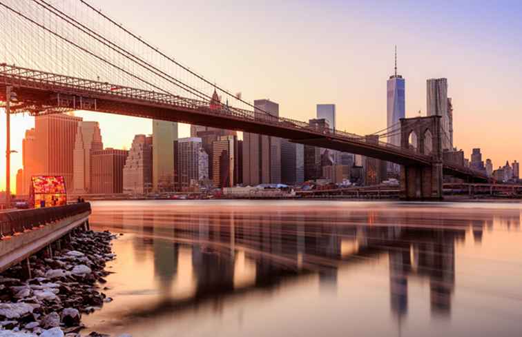 La víspera de Año Nuevo sobre el puente de Brooklyn / Nueva York