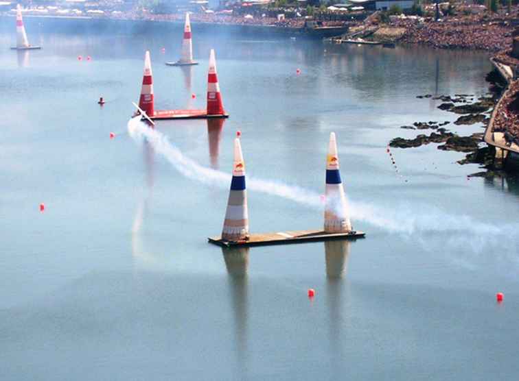 Red Bull Air Races vinden plaats in het huis van de mariene luchtvaart / Californië