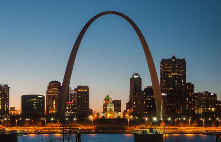 Besöker Gateway Arch i Downtown St. Louis / Missouri