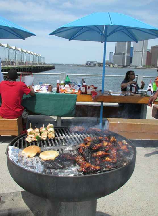 Dove mangiare vicino al ponte di Brooklyn? Cibo al Brooklyn Bridge Park, vicino a DUMBO / New York