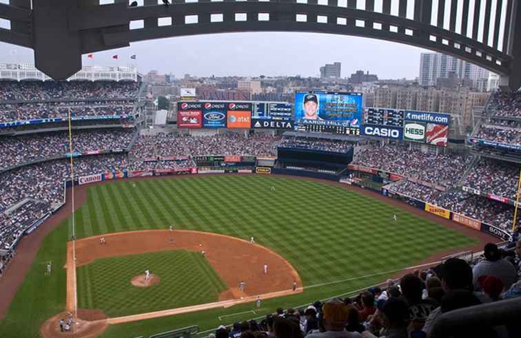 Yankee Stadium Travel Guide per un gioco degli Yankees a New York / New York