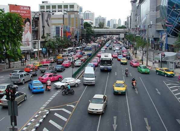 5 suggerimenti su come guidare un'auto a noleggio in Tailandia / Tailandia