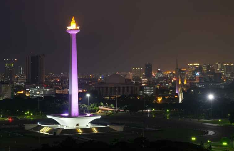 Stigande Jakarta Monas National Monument i Indonesien / indonesien