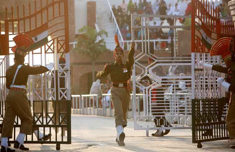 Al confine Wagah, alle bandiere e al patriottismo dell'India