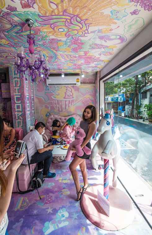 Bangkok Bizarre Unicorn Café / Tailandia