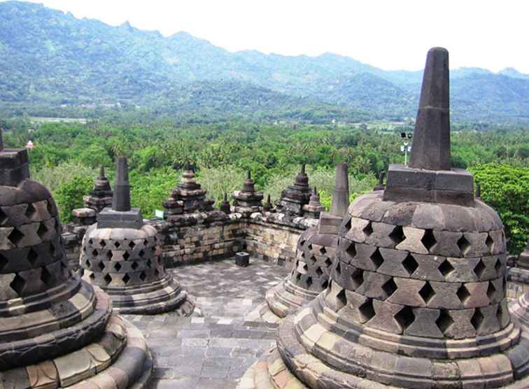 Borobudur - Reusboeddhistisch monument in Indonesië / Indonesië