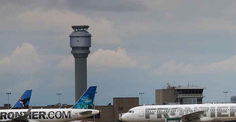 Lotti di parcheggio dell'aeroporto di Cleveland Hopkins / Ohio