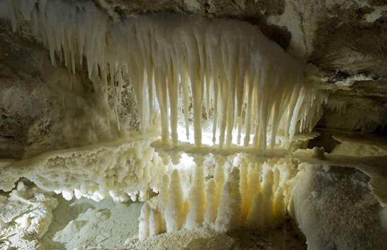 Explorez les grottes et les grottes d'Italie / Italie