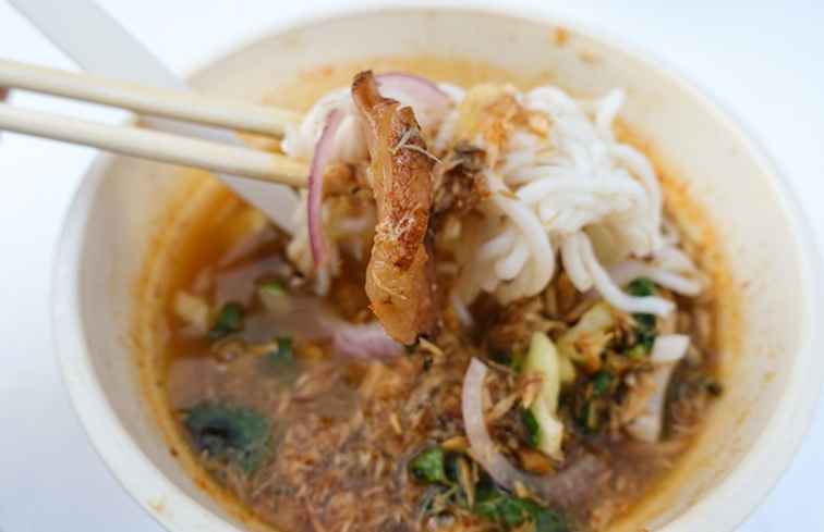 Come mangiare Laksa, piatto iconico della noodle della Malesia / Malaysia