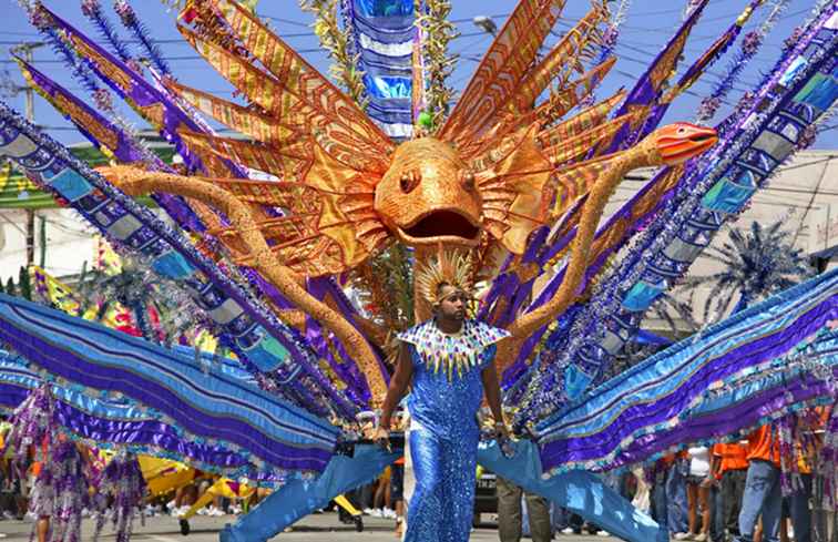 Eine Band bei Carnival in Trinidad und Tobago beitreten