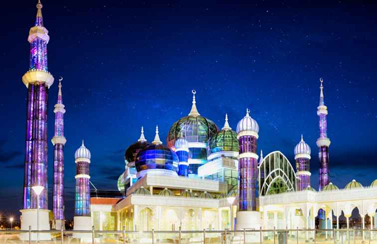 La meravigliosa Moschea di cristallo della Malesia / Malaysia