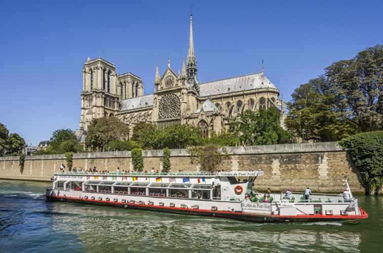 Vedettes du Pont Neuf Bootsfahrten auf der Seine in Paris / Frankreich