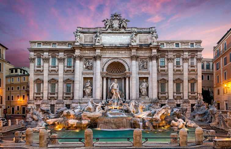 Visitare la famosa Fontana di Trevi a Roma / Italia