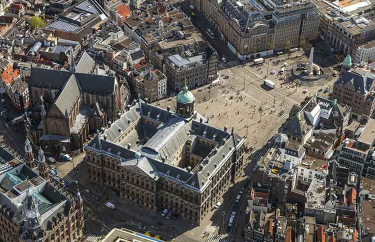 Información para el visitante en el Palacio Real en Amsterdam / Países Bajos