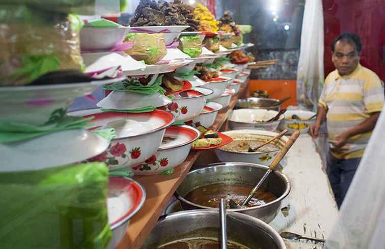 Cosa aspettarsi quando cenare in un ristorante Nasi Padang