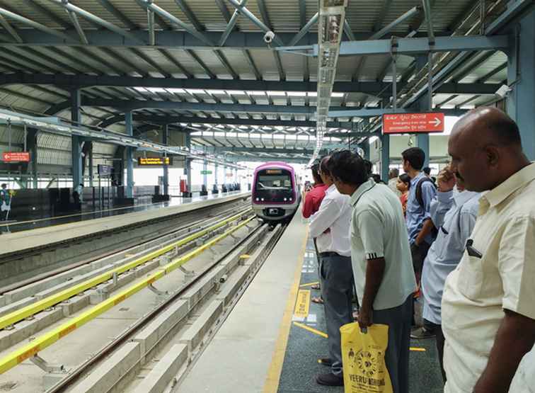 Bangalore Metro Train Essential Reisgids / 