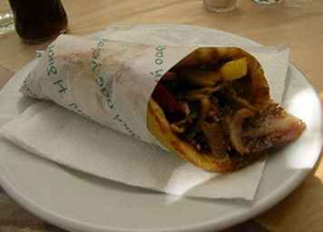 Gyros zwei fleischige griechische Snack Foods / Griechenland