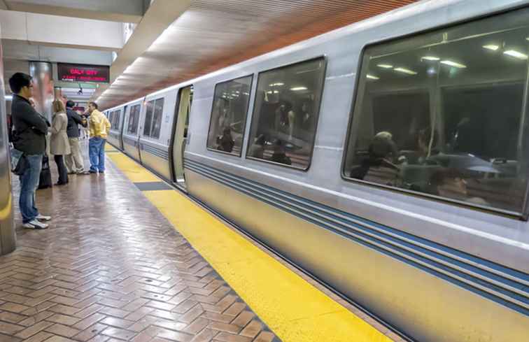 De BART-trein nemen van SFO naar Downtown San Francisco / Californië