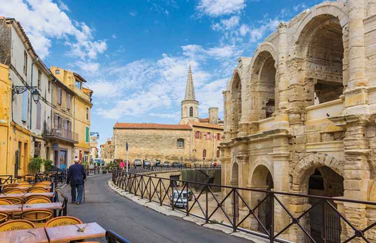 Arles med tåg, bil och flyg från Paris och London / frankrike