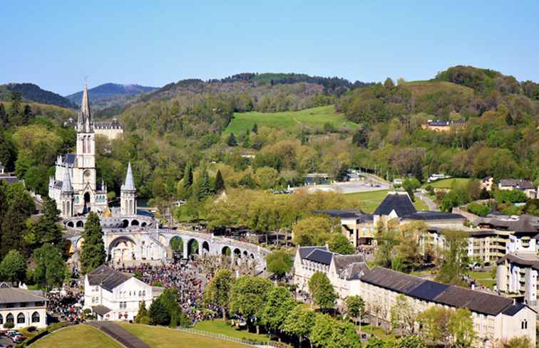 Lourdes, uno de los grandes centros religiosos de Francia / Francia