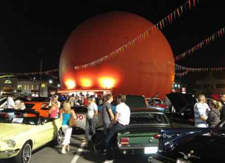 Orange Julep Gibeau Ein Montreal-Auto-Magnet in den Fotos / Montreal