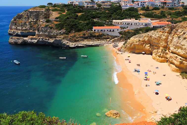 Le lieu de villégiature de plage irrésistible et bon marché de l'Algarve Portugal / le Portugal