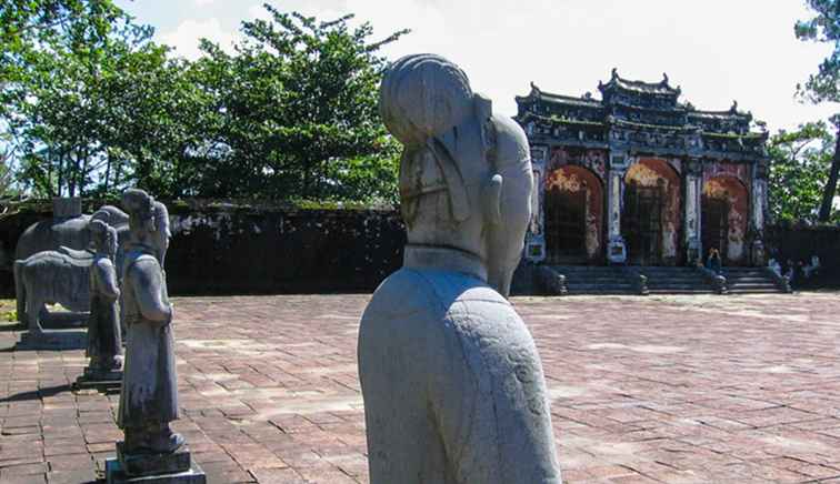 Un tour attraverso Minh Mang Royal Tomb a Hue, Vietnam