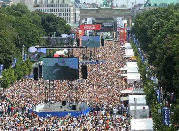 Berlins fotbollsgalhet Fan Mile / Tyskland