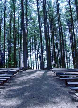 Kathedrale der Kiefern Ein geistiges Schongebiet in Rindge, New Hampshire / New Hampshire