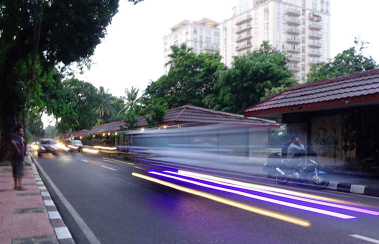 Kühle Entdeckungen am antiken Markt Jalan Surabaya in Jakarta, Indonesien / Indonesien