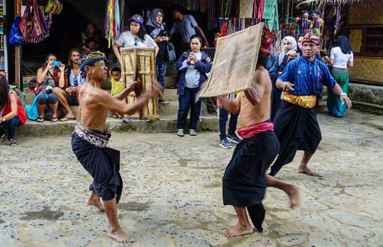 Kultur Clash Sasak Sade Traditional Village i Lombok, Indonesien