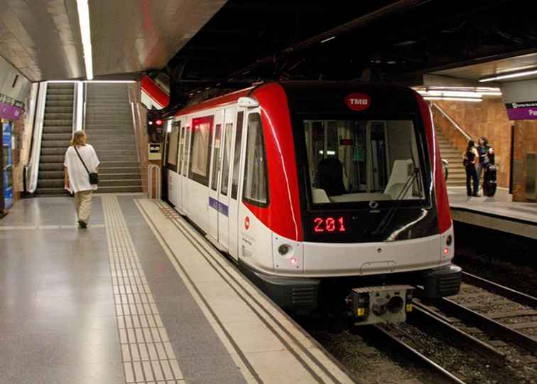 Att komma runt Barcelona på kollektivtrafik / spanien