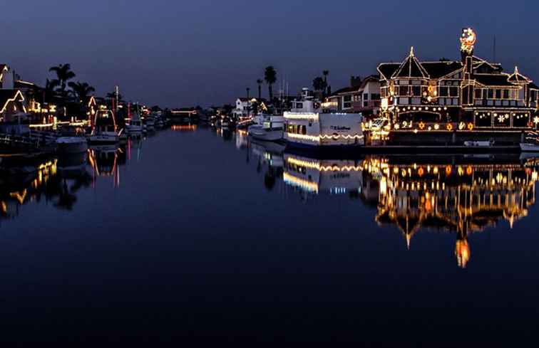 Crociera delle luci a Huntington Beach / California