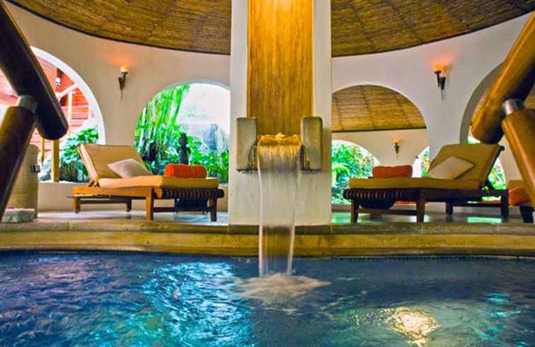 Tabacon Spa Resort en las aguas termales volcánicas de Costa Rica / Costa Rica