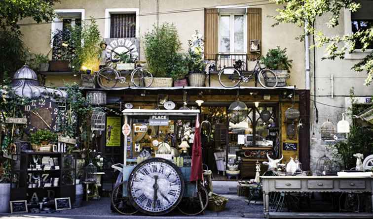 Den franska antika huvudstaden L'Isle-sur-la-Sorgue i Provence / frankrike