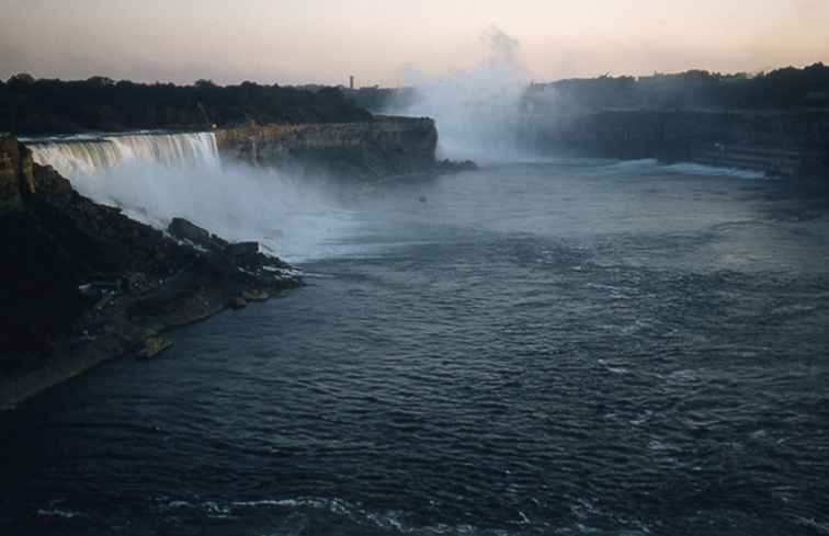 Vous ne croirez pas ces cascades folles du passé de Niagara Fall / New York