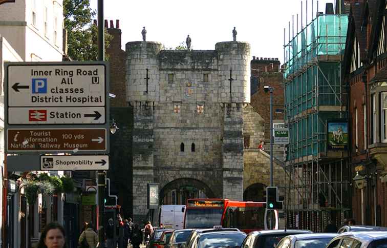 Trovare York medievale lungo il suo segreto "Snickelways" e "Ginnels" / Inghilterra