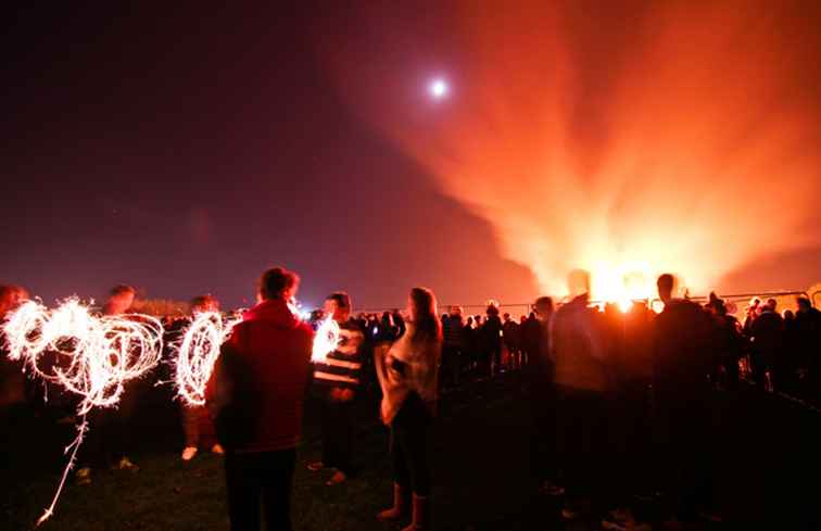 Wie und wo man Bonfire Night oder Guy Fawkes in Großbritannien feiert / England