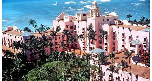 Royal Hawaiian Hotel, il Pink Palace of the Pacific / Hawaii