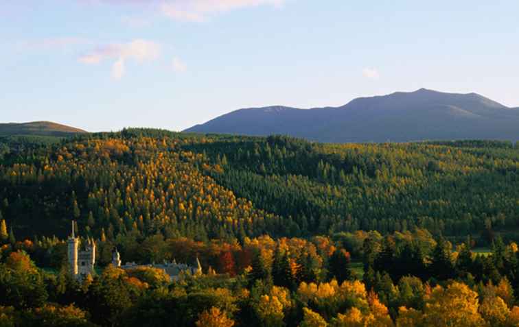 Passeggiate panoramiche e aspre escursioni intorno alla tenuta di Balmoral in Scozia