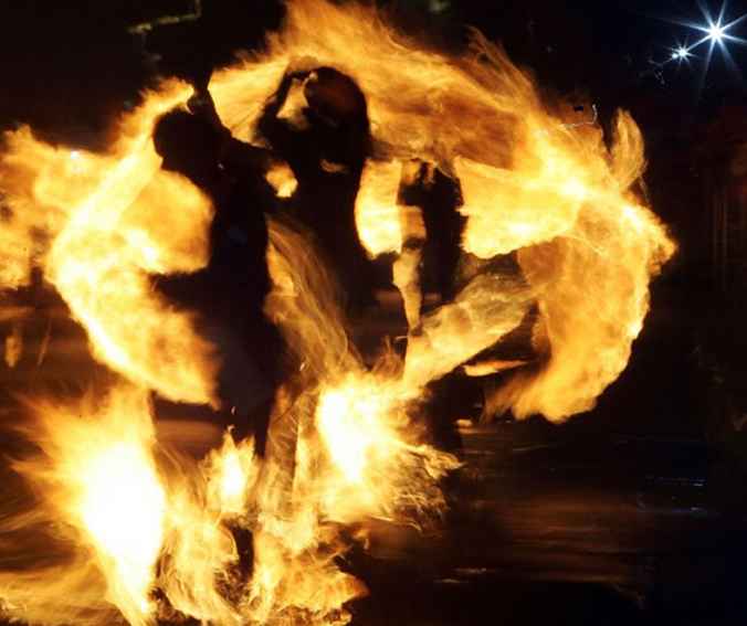 I festival di Capodanno ardenti della Scozia - The Stonehaven Fireballs / Scozia
