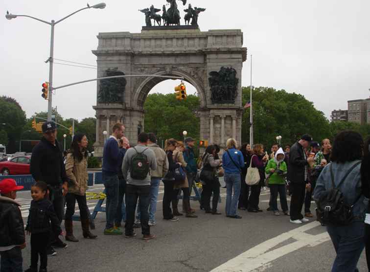 Zondagsbrunch Probeer Brooklyn Food Truck Rally in het Grand Army Plaza van Prospect Park / New York