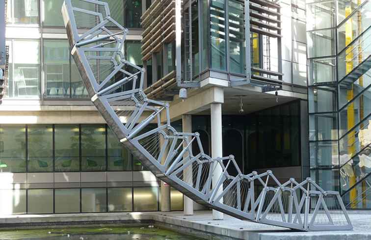 The Rolling Bridge in Paddington Basin / Engeland