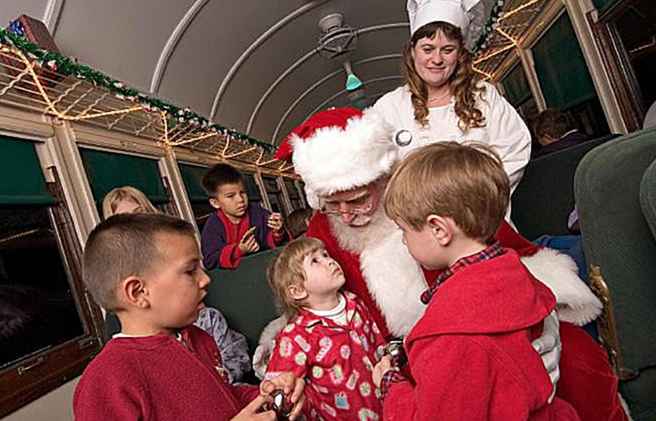 Train Rides for Holidays Through the Year / FamilyTravel