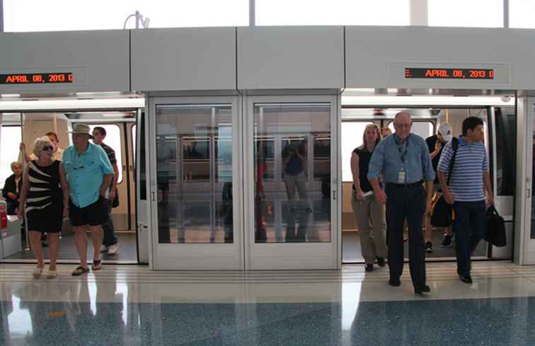 PHX Sky Train på Internationella flygplatsen i Phoenix / Arizona