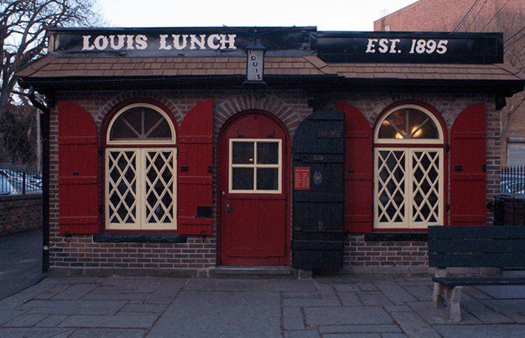Visite el almuerzo de Louis El lugar de nacimiento de la hamburguesa / Connecticut